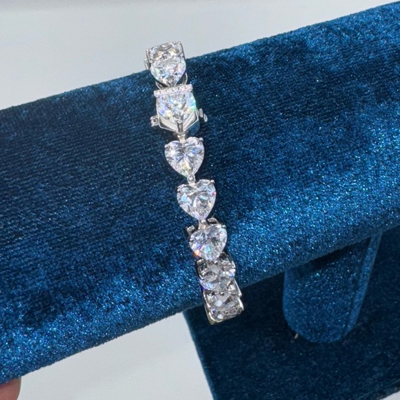 ❤️18k 23ct Heart Tennis Bracelet - Picture 3 of 16